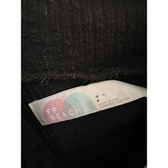 Free People Small FP Beach Boho Black Sweater Cowl Neck Light Poncho Shawl Wrap - Picture 3 of 8